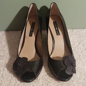 Bandolino open toe wedges